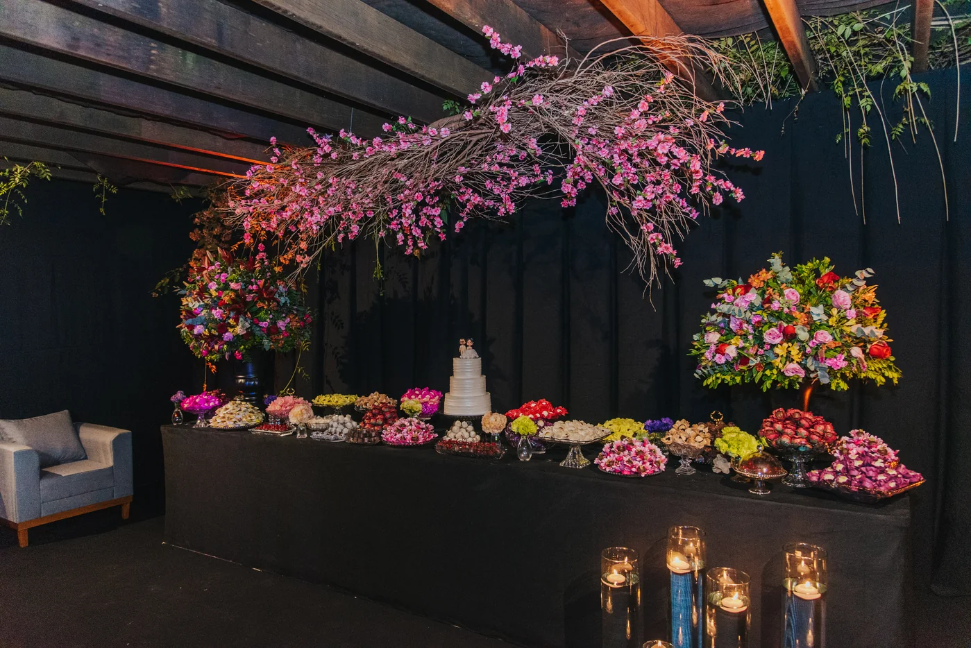 Passarela de cerimônia e altar decorado